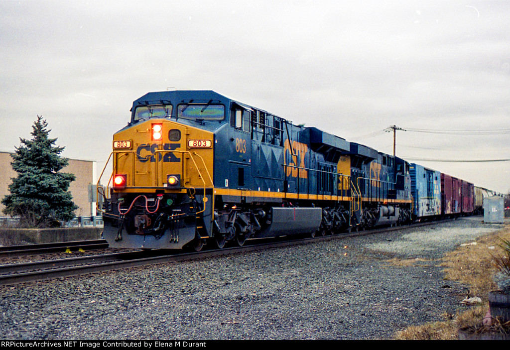 CSX 803 on Q-409